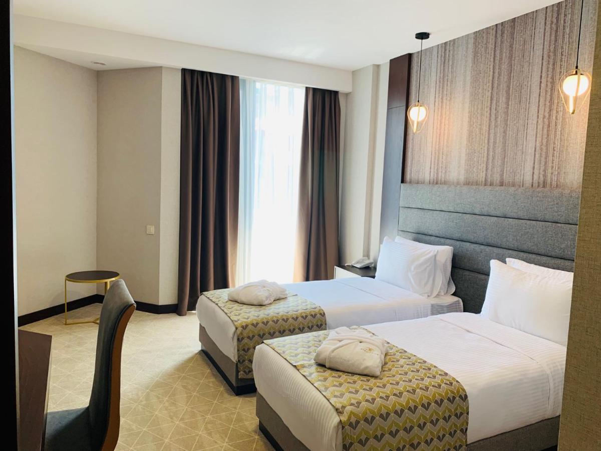 Hotel Salvador Батуми Екстериор снимка