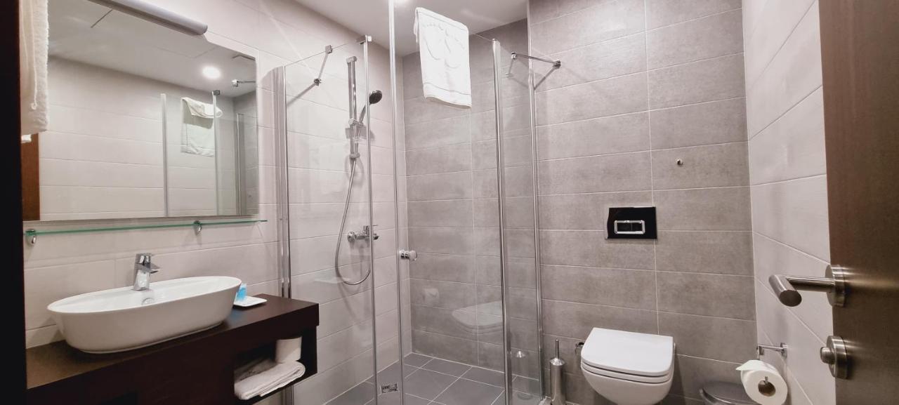 Hotel Salvador Батуми Екстериор снимка