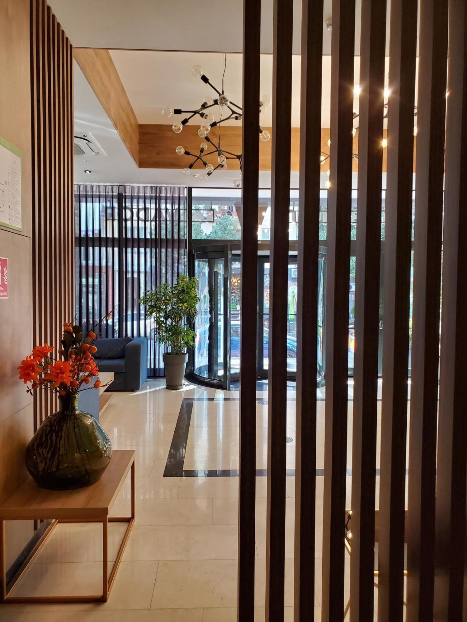 Hotel Salvador Батуми Екстериор снимка
