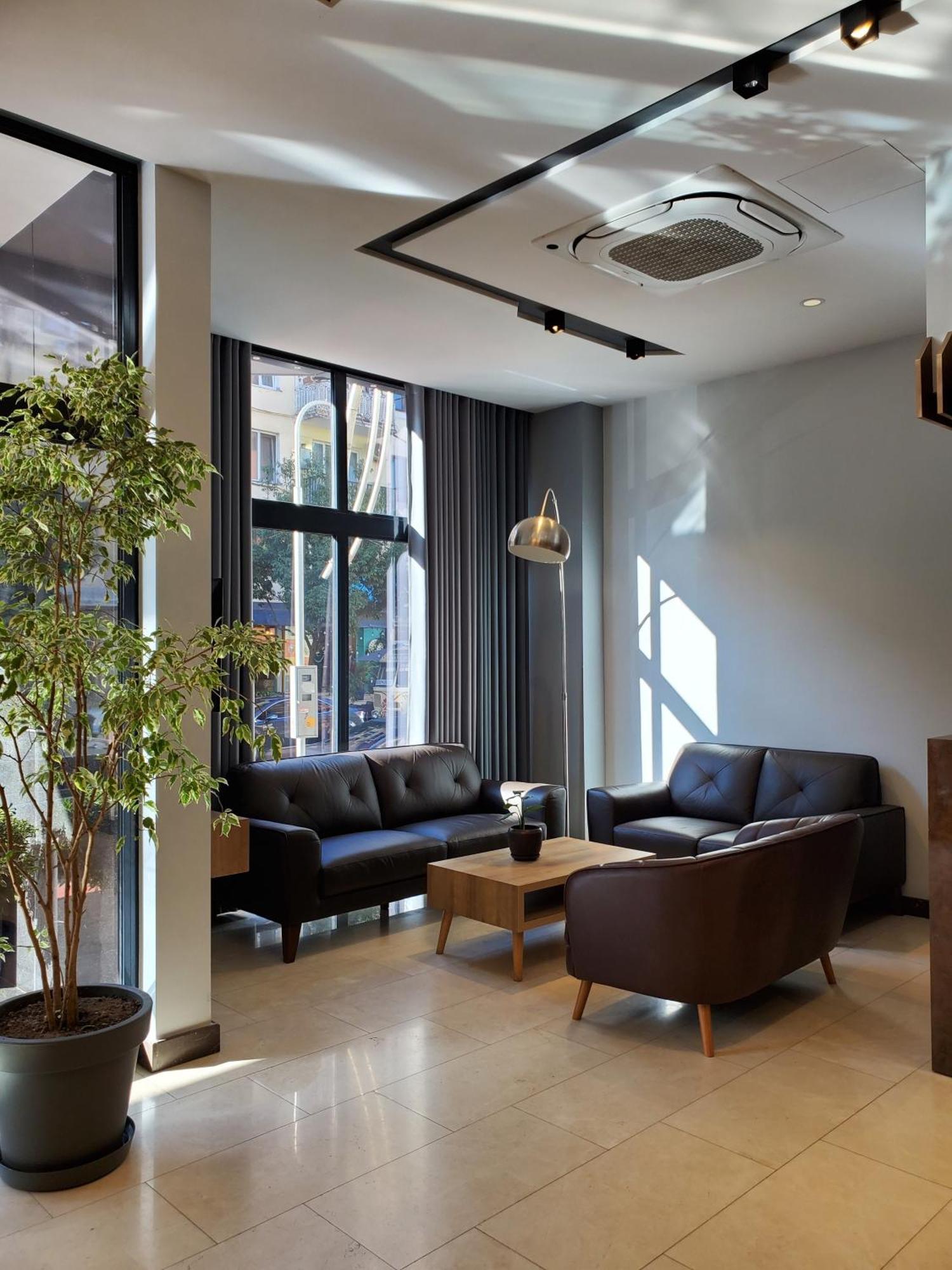 Hotel Salvador Батуми Екстериор снимка